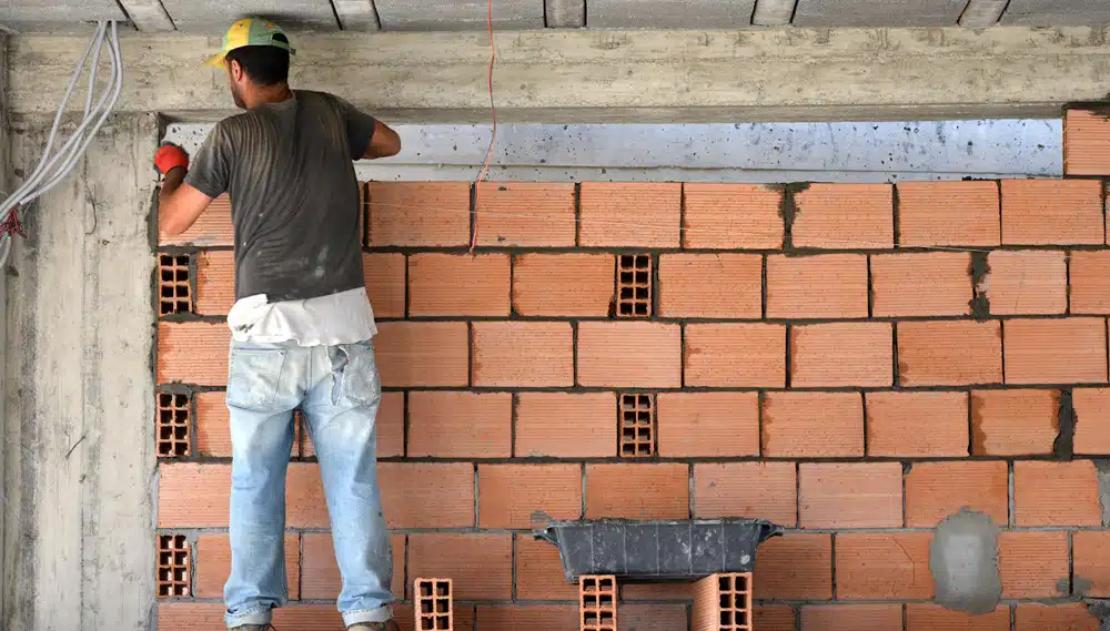 Combien prévoir pour le coût du maçon pour des travaux de rénovation