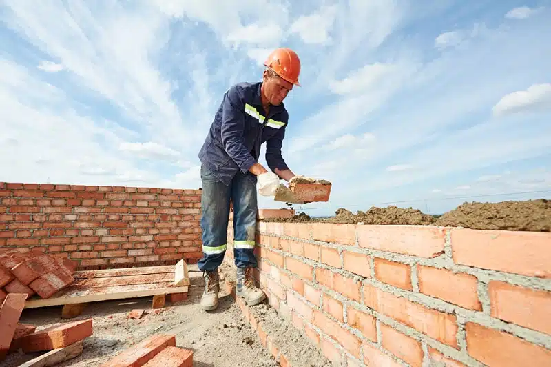Combien prévoir pour le coût du maçon pour des travaux de rénovation