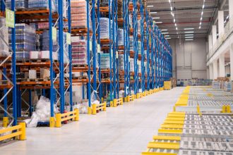 Le stockage logistique : comprendre ses enjeux et ses solutions modernes
