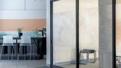 Les avantages des cloisons de bureau amovibles : rendre votre espace de travail plus fonctionnel