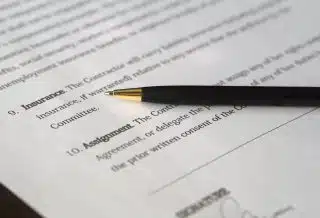 Pourquoi être accompagné pour les démarches administratives après un décès ?